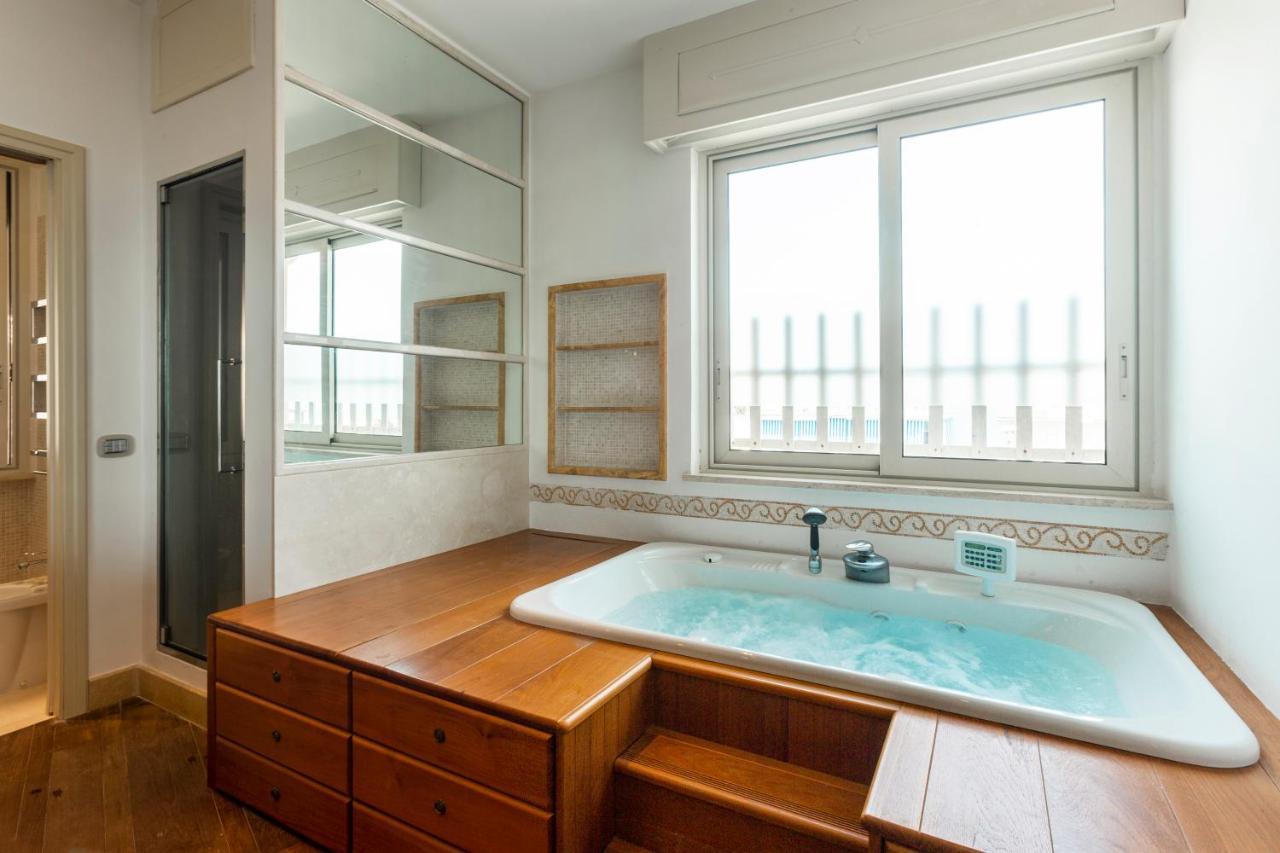 Ostia Holiday Boutique Spa Bagian luar foto