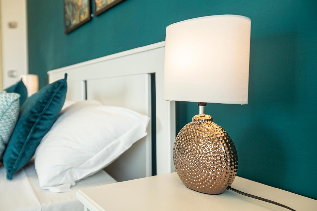 Ostia Holiday Boutique Spa Bagian luar foto